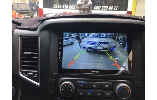 Màn hình xe 16 chỗ Hyundai Solati