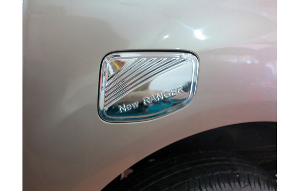 ỐP NẮP BÌNH XĂNG XE FORD RANGER